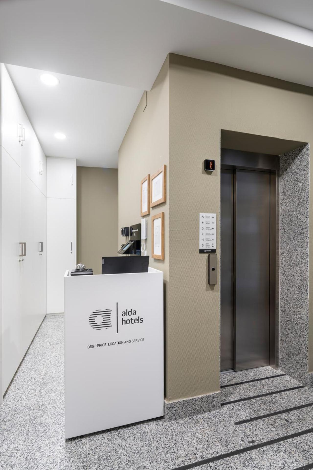 Alda Palencia Catedral Aparthotel ภายนอก รูปภาพ