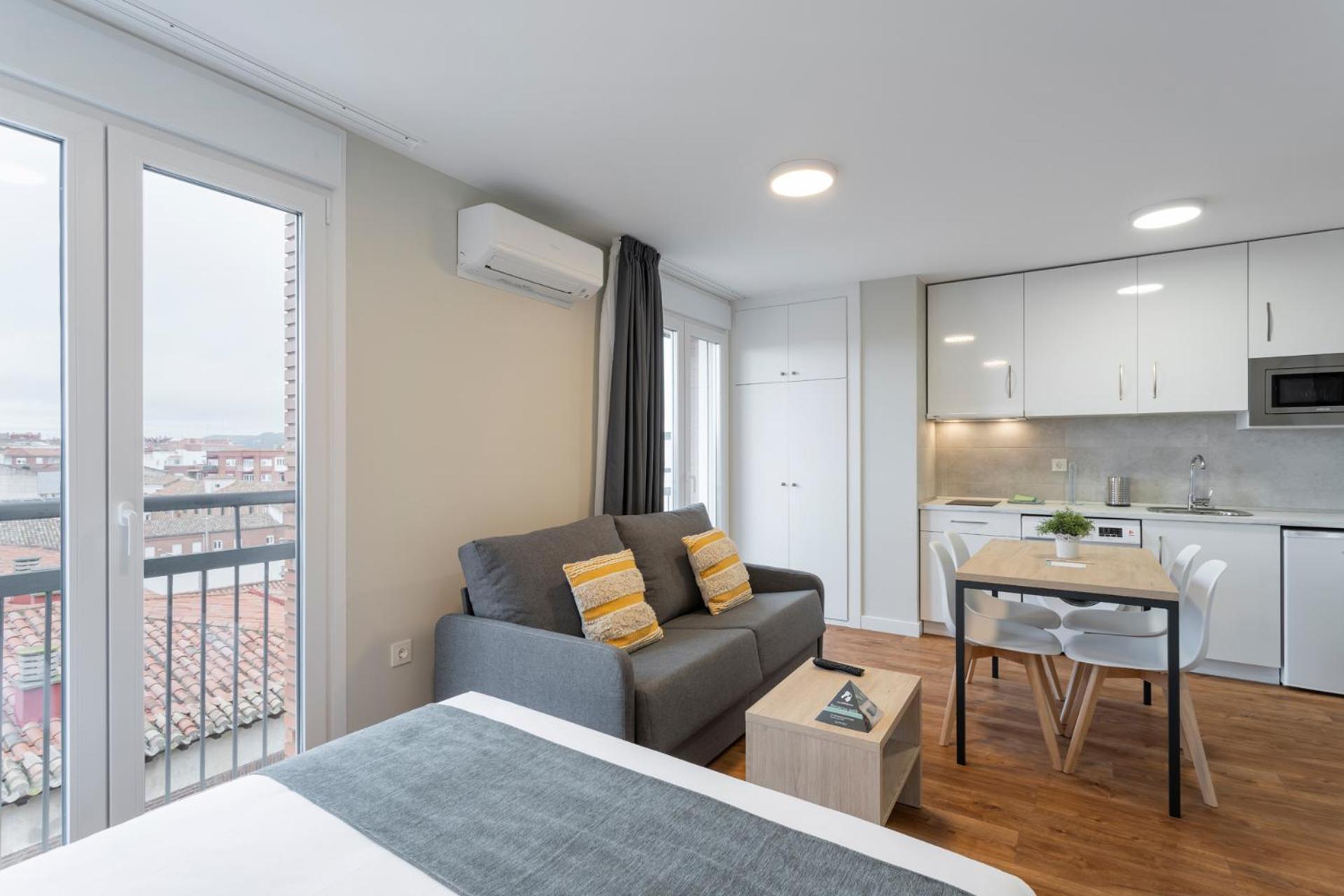 Alda Palencia Catedral Aparthotel ภายนอก รูปภาพ